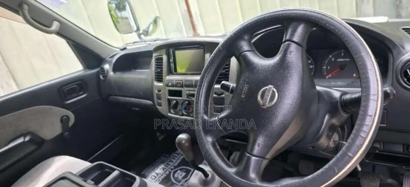 Nissan Caravan 2010 Van (Used)