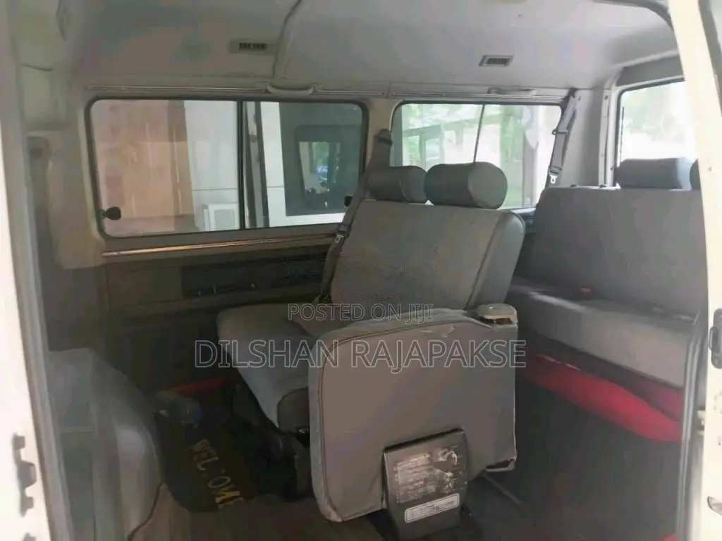Mitsubishi PO5 1993 Van (Used)