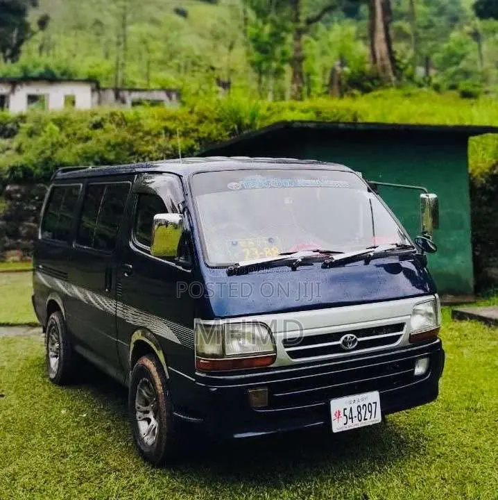 Toyota Dolphin 1990 Van (Used)