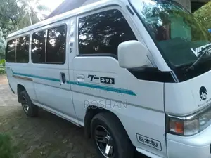 Nissan Caravan 2000 Van (Used)