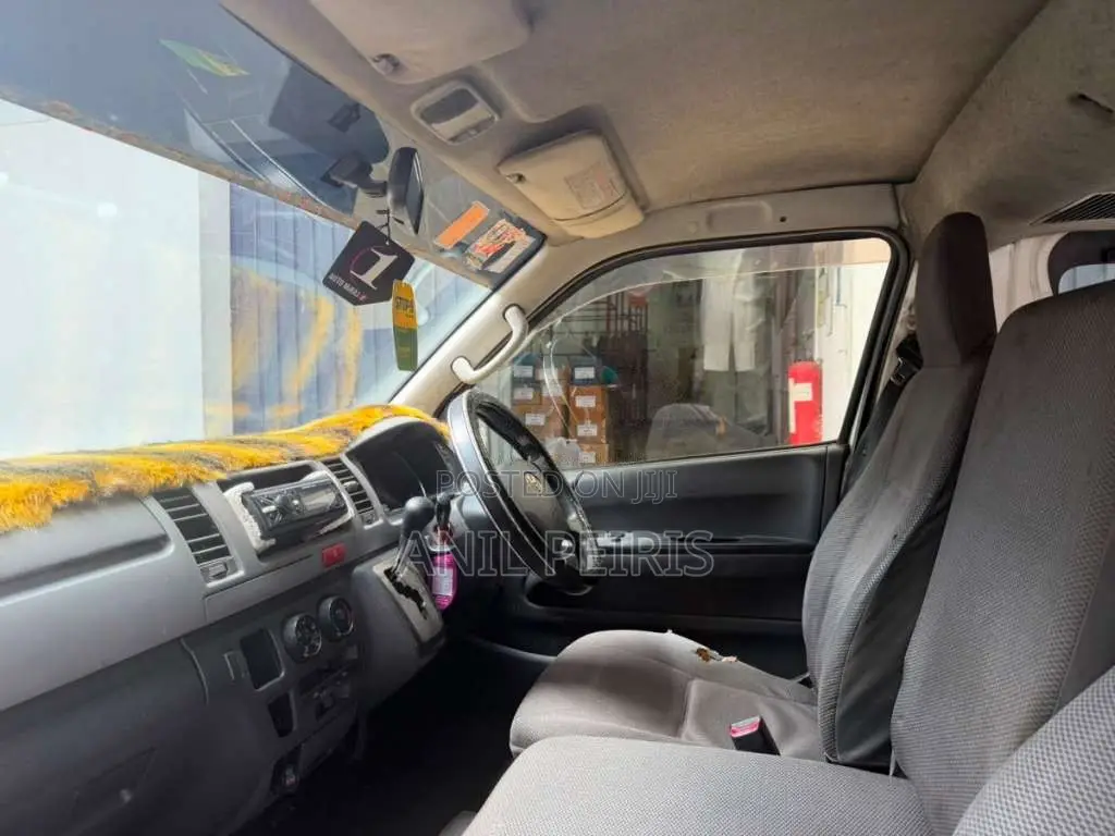Toyota KDH 2012 Van (Used)