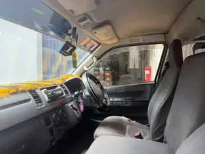 Toyota KDH 2012 Van (Used)