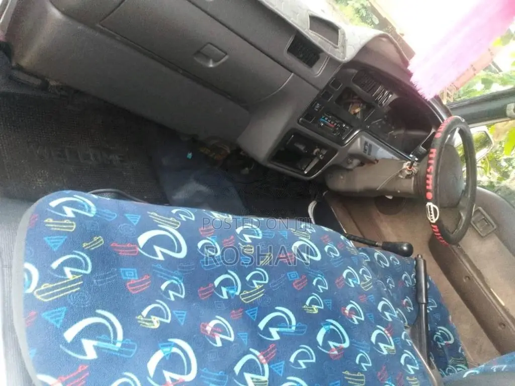 Nissan Caravan 2000 Van (Used)
