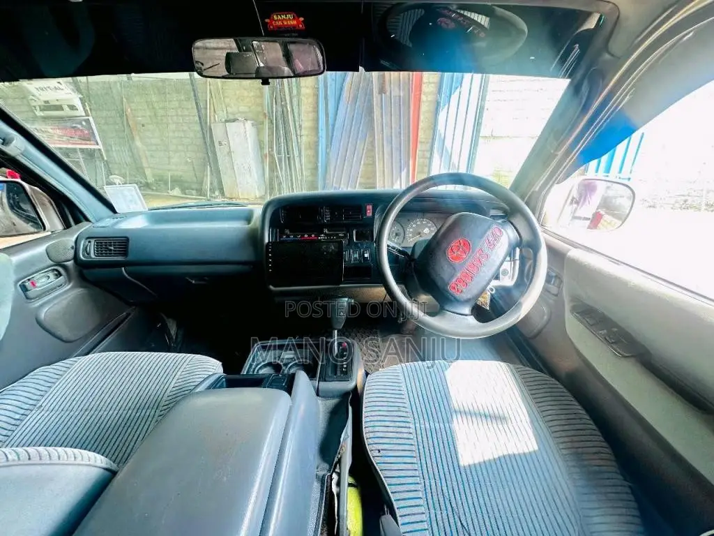Toyota HIACE 2004 Van (Used)