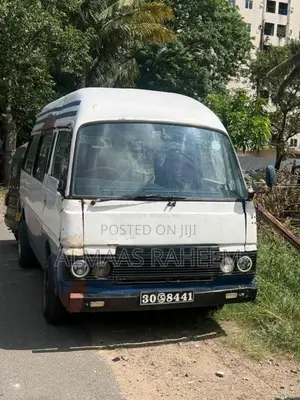 Nissan Vrg 1984 Van (Used)