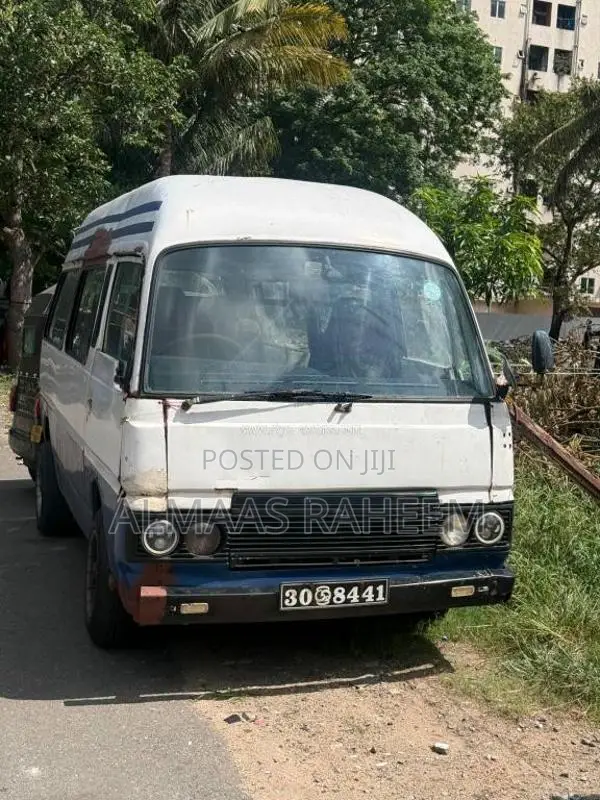 Nissan Vrg 1984 Van (Used)