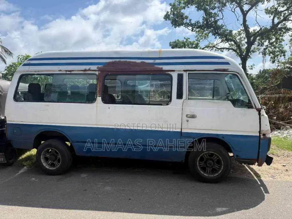 Nissan Vrg 1984 Van (Used)