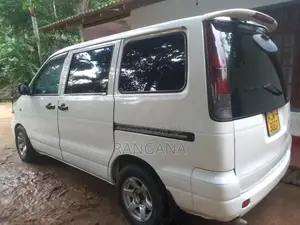 Toyota Noah CR42 2000 Van (Used)