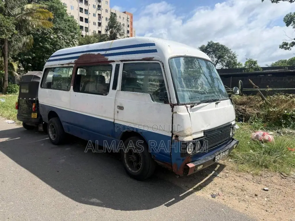 Nissan Vrg 1984 Van (Used)