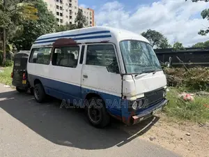 Nissan Vrg 1984 Van (Used)