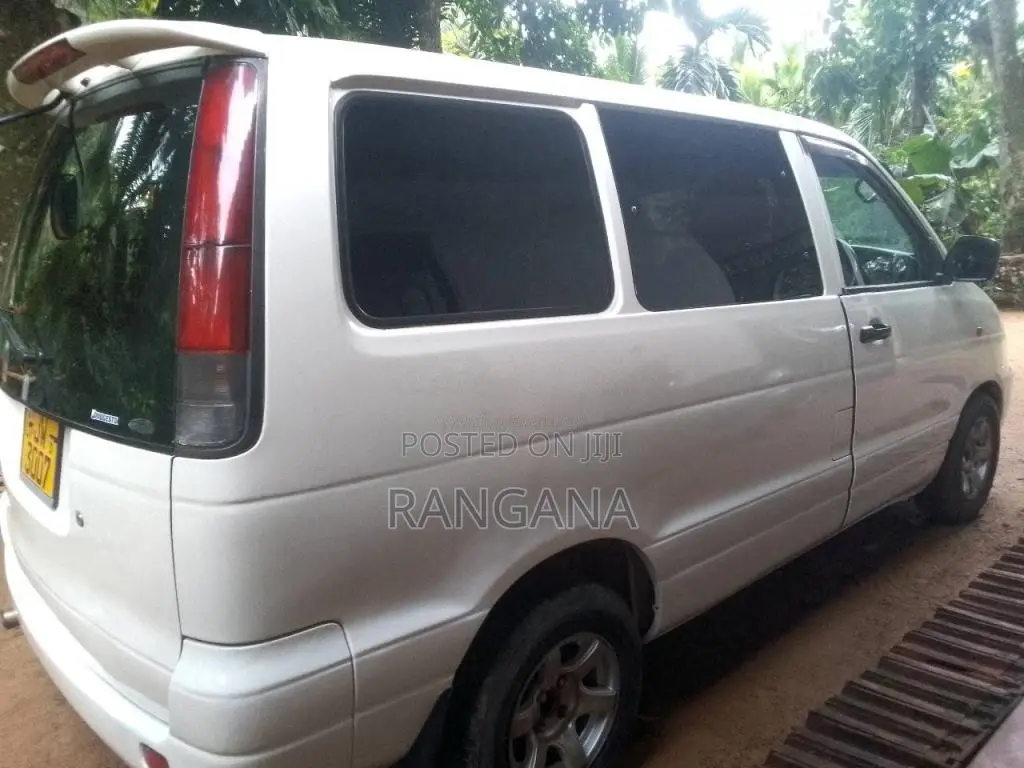 Toyota Noah CR42 2000 Van (Used)