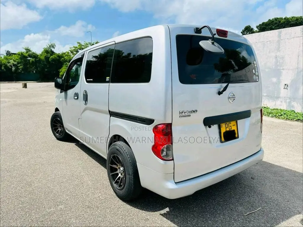 Nissan NV200 2011 Van (Used)