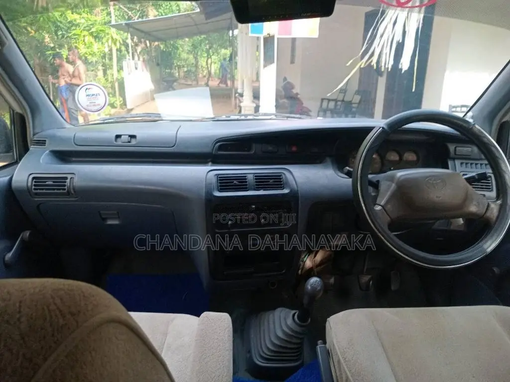 Toyota CR41 2000 Van (Used)