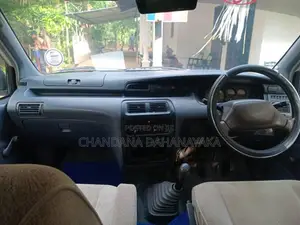 Toyota CR41 2000 Van (Used)