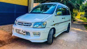 Toyota Noah 2001 Van (Used)
