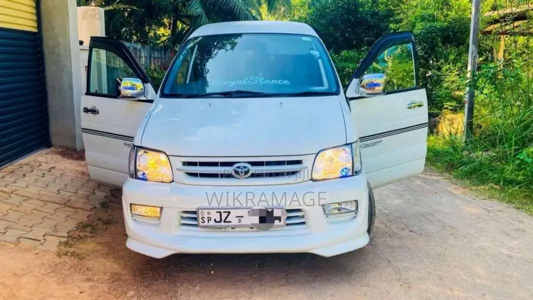 Toyota Noah 2001 Van (Used)