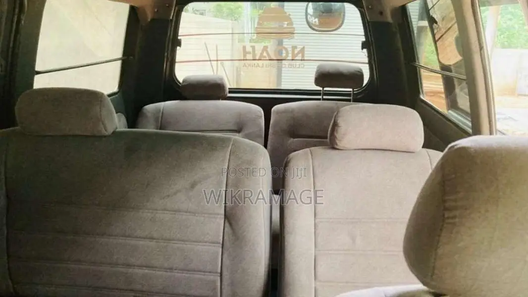Toyota Noah 2001 Van (Used)