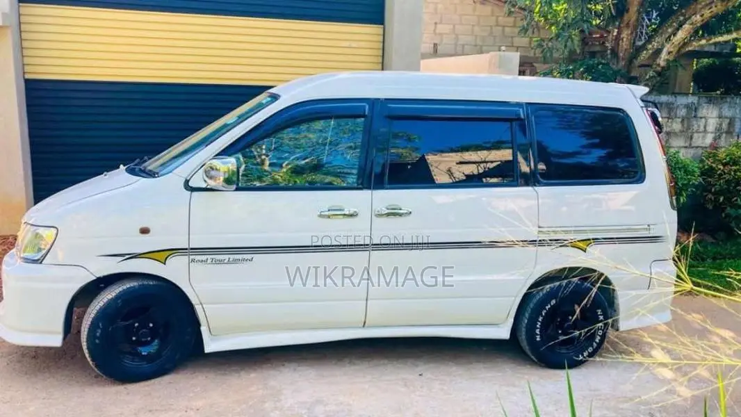 Toyota Noah 2001 Van (Used)