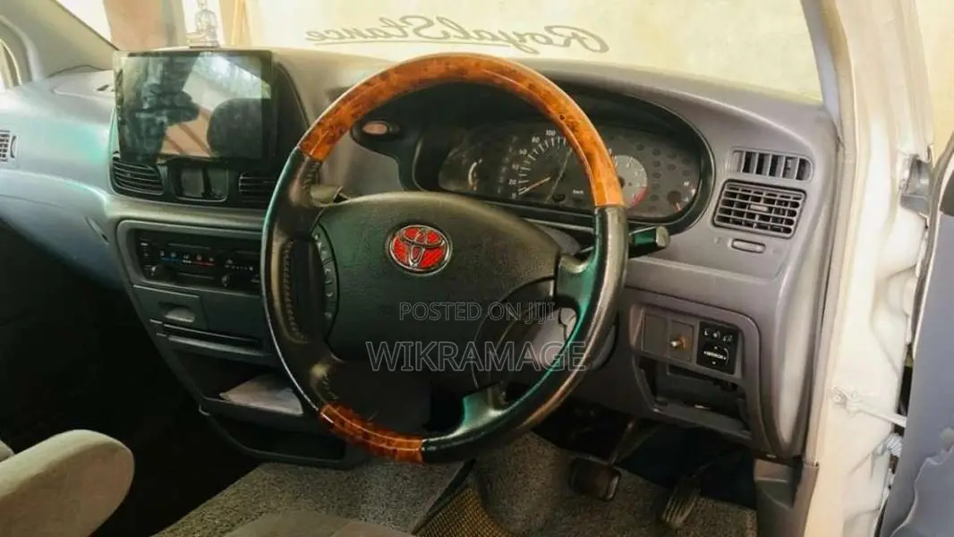 Toyota Noah 2001 Van (Used)