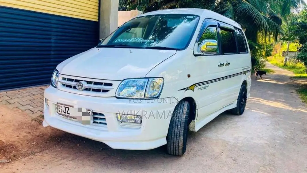 Toyota Noah 2001 Van (Used)