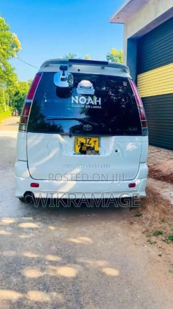 Toyota Noah 2001 Van (Used)