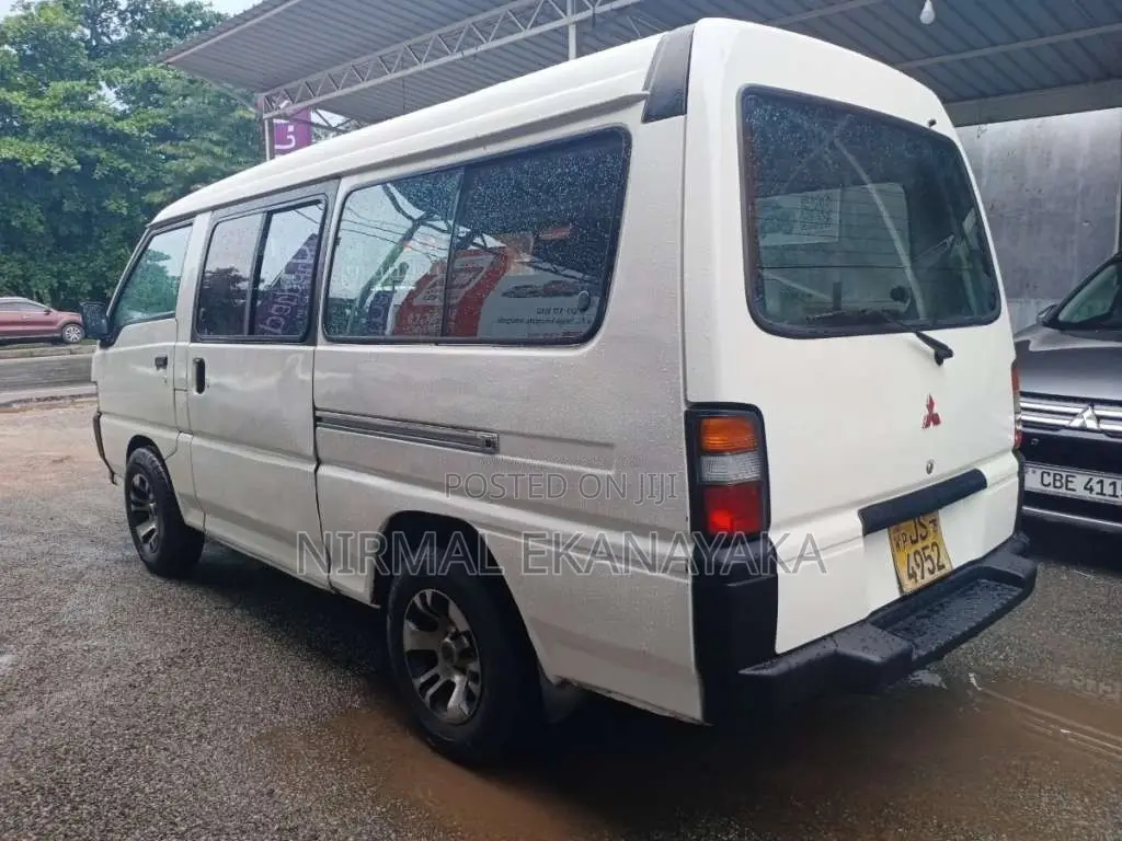Mitsubishi L300 2001 Van (Used)