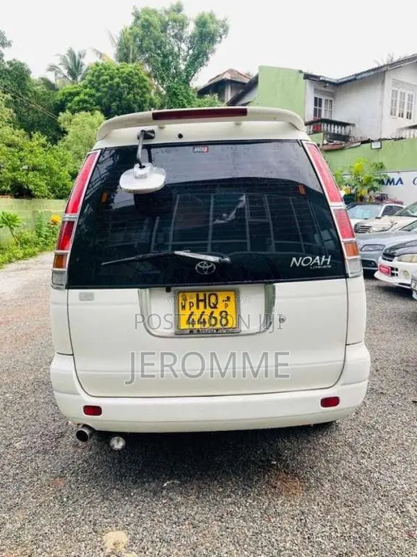 Toyota Noah 1998 Van (Used)