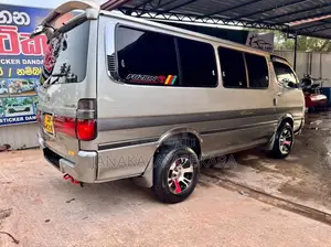 Toyota Dolphin Hiace Lh113 1991 Van (Used)