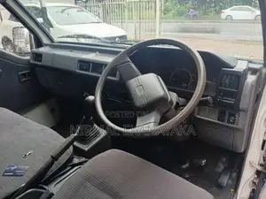 Mitsubishi L300 2001 Van (Used)