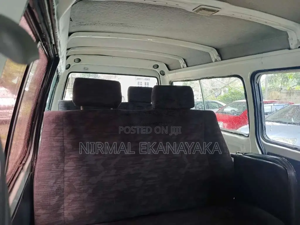 Mitsubishi L300 2001 Van (Used)
