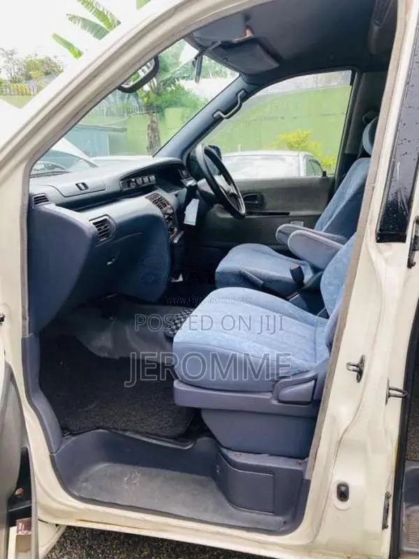 Toyota Noah 1998 Van (Used)