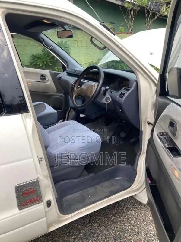 Toyota Noah 1998 Van (Used)