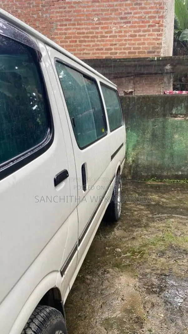 Toyota HIACE Dolphin LH113 1996 Van (Used)