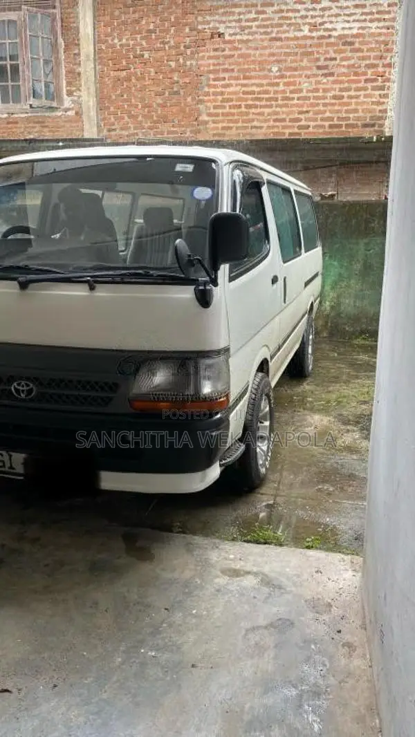 Toyota HIACE Dolphin LH113 1996 Van (Used)