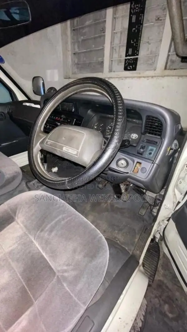 Toyota HIACE Dolphin LH113 1996 Van (Used)