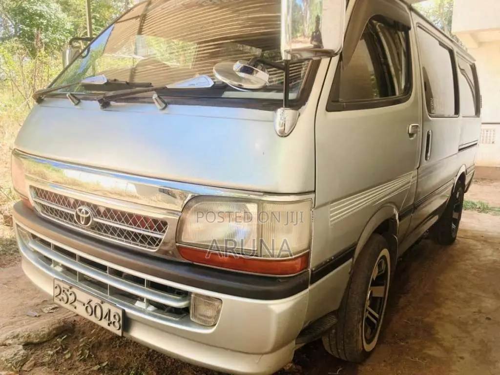 Toyota Dolphin 1993 Van (Used)