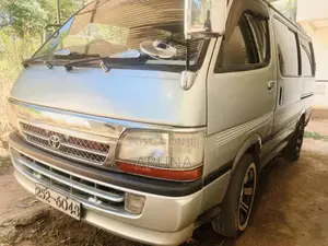 Toyota Dolphin 1993 Van (Used)
