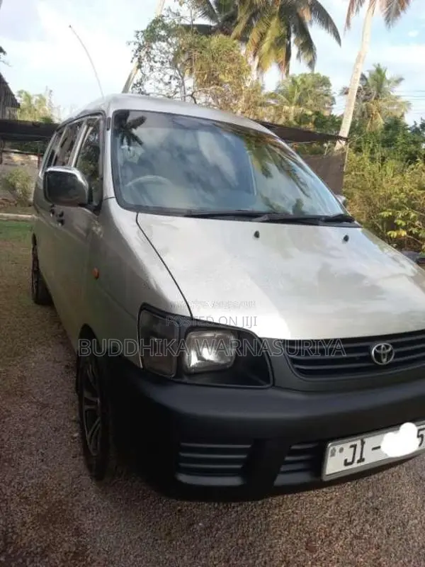 Toyota Noah 2000 Van (Used)