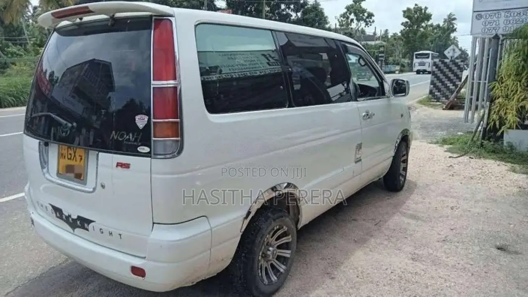 Toyota Noah 1999 Van (Used)
