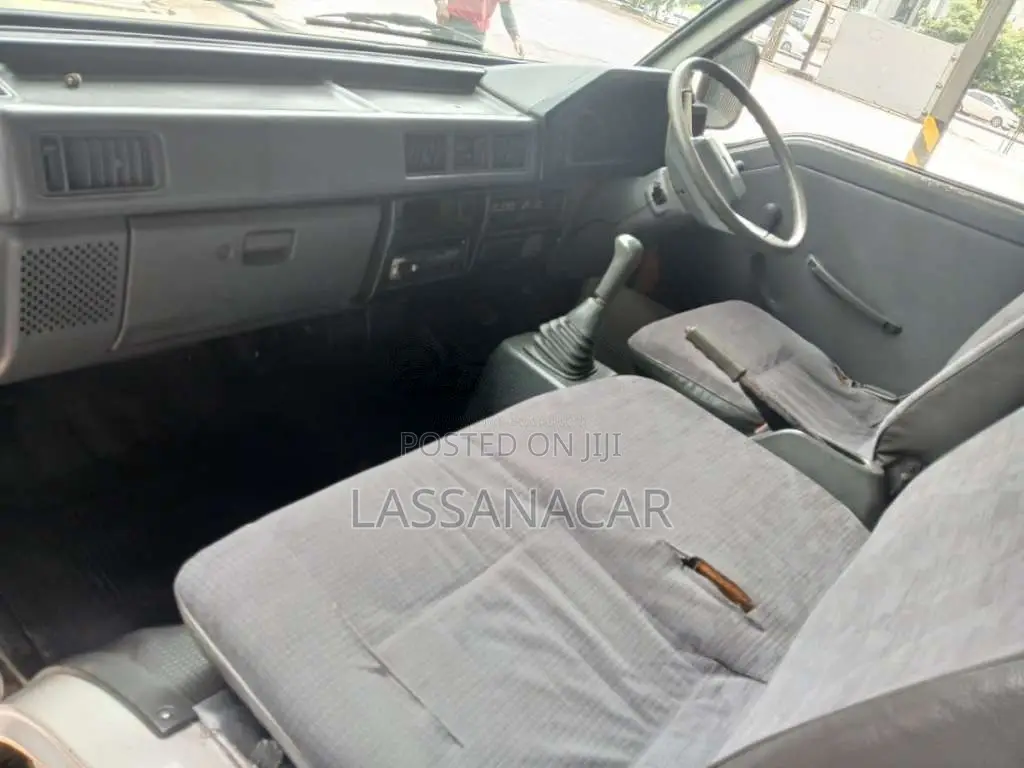Mitsubishi Po15 2000 Van (Used)