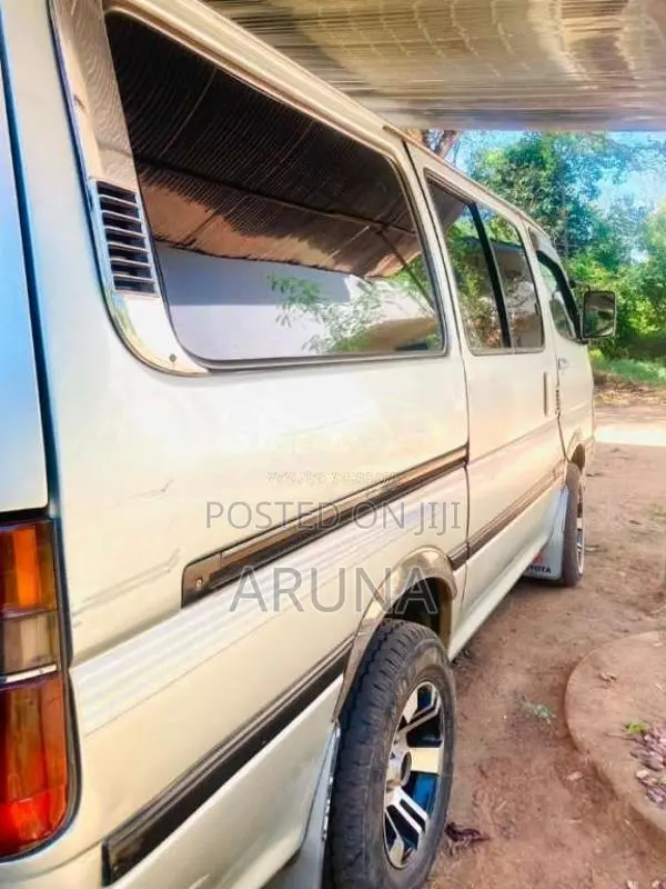 Toyota Dolphin 1993 Van (Used)