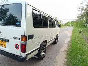 Toyota HIACE 1987 Van (Used)