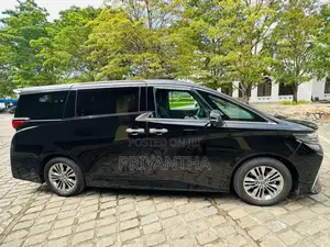 Toyota Toyota 2024 Van (Used)