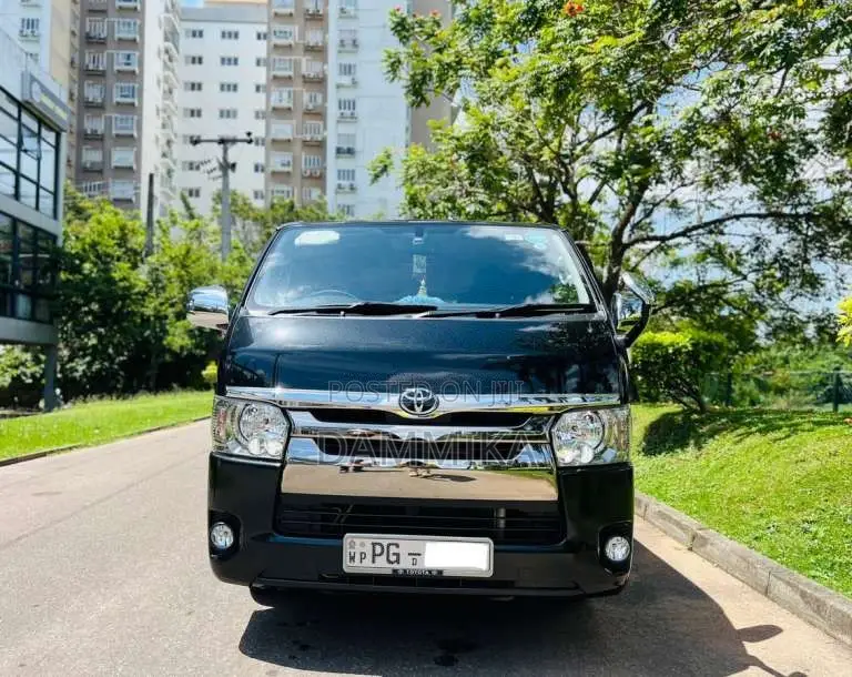 Toyota KDH 2015 Van (Used)