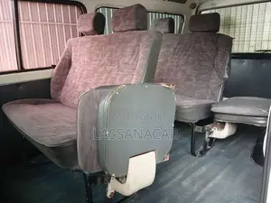 Mitsubishi Po15 2000 Van (Used)
