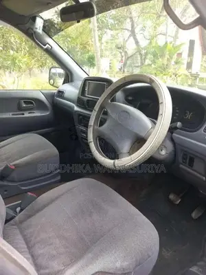 Toyota Noah 2000 Van (Used)