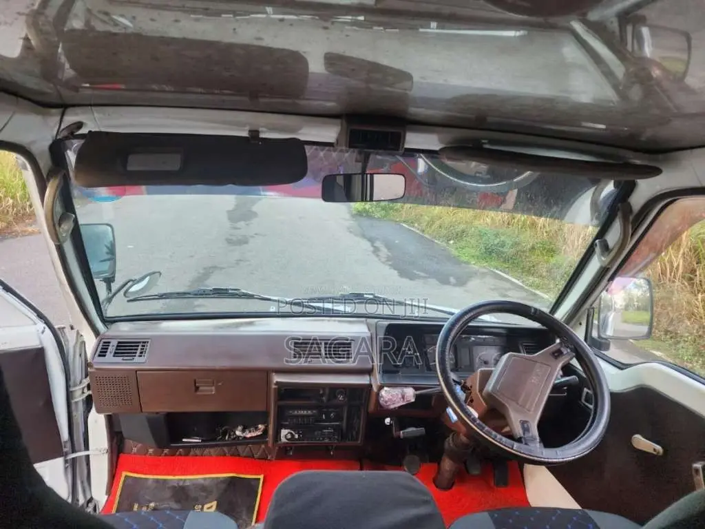 Toyota HIACE 1987 Van (Used)