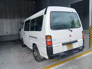 Mitsubishi Po15 2000 Van (Used)