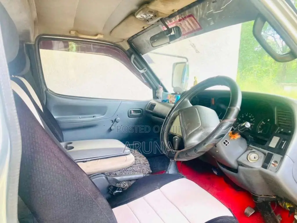 Toyota Dolphin 1993 Van (Used)