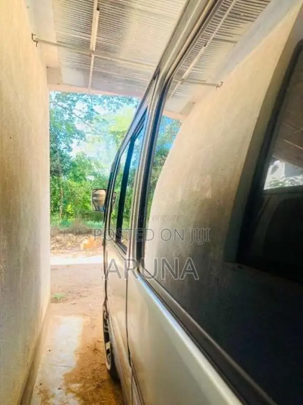 Toyota Dolphin 1993 Van (Used)